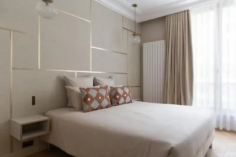Before Making A Request, Read My Profile Host At Bottom Of Page # Quiet, Convenient, And Warm 파리 아파트