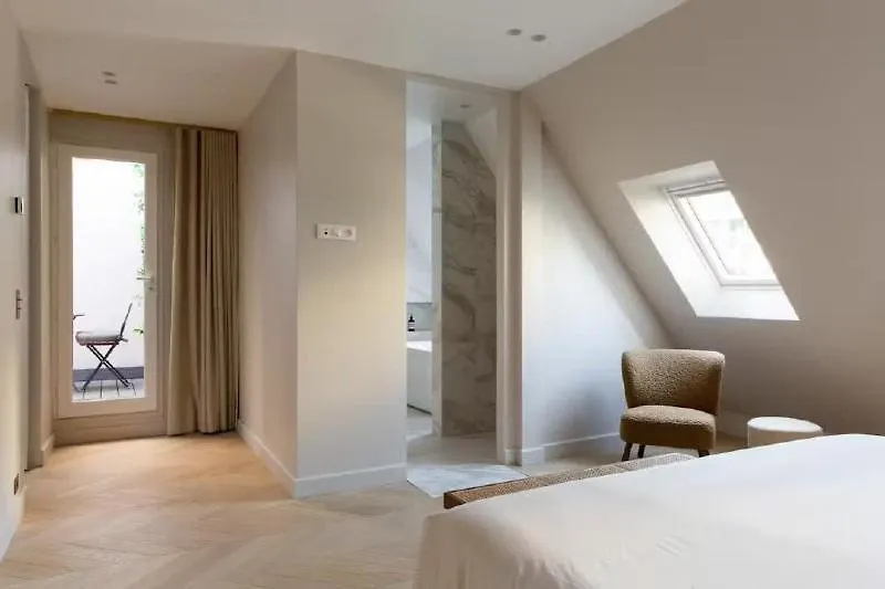 Before Making A Request, Read My Profile Host At Bottom Of Page # Quiet, Convenient, And Warm Paris Apartment