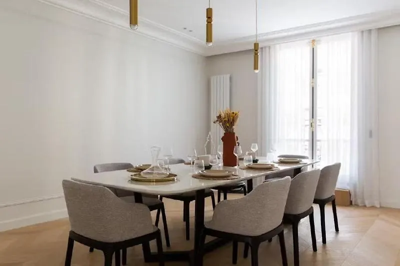 Apartment Before Making A Request, Read My Profile Host At Bottom Of Page # Quiet, Convenient, And Warm Paris